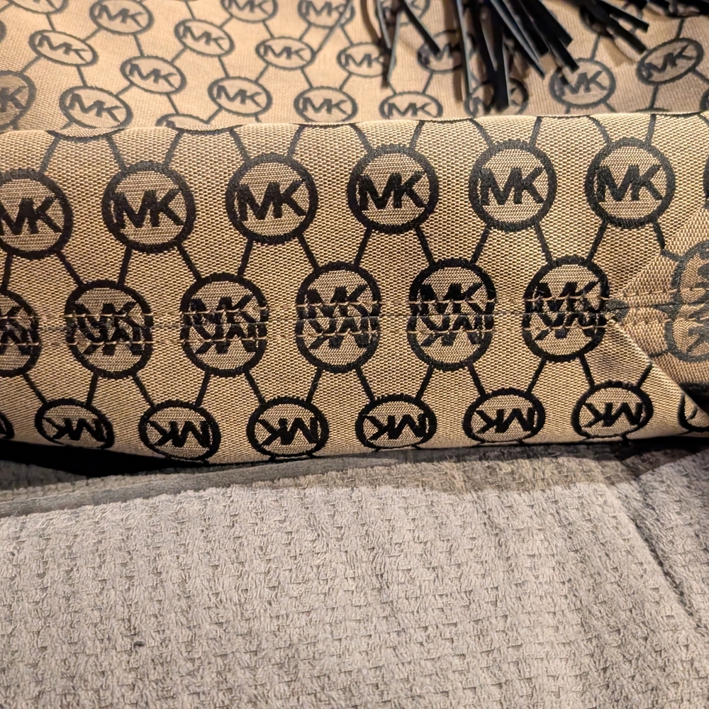 Michael Kors Monogram Black and Brown Shoulder Bag - Picture 2 of 3